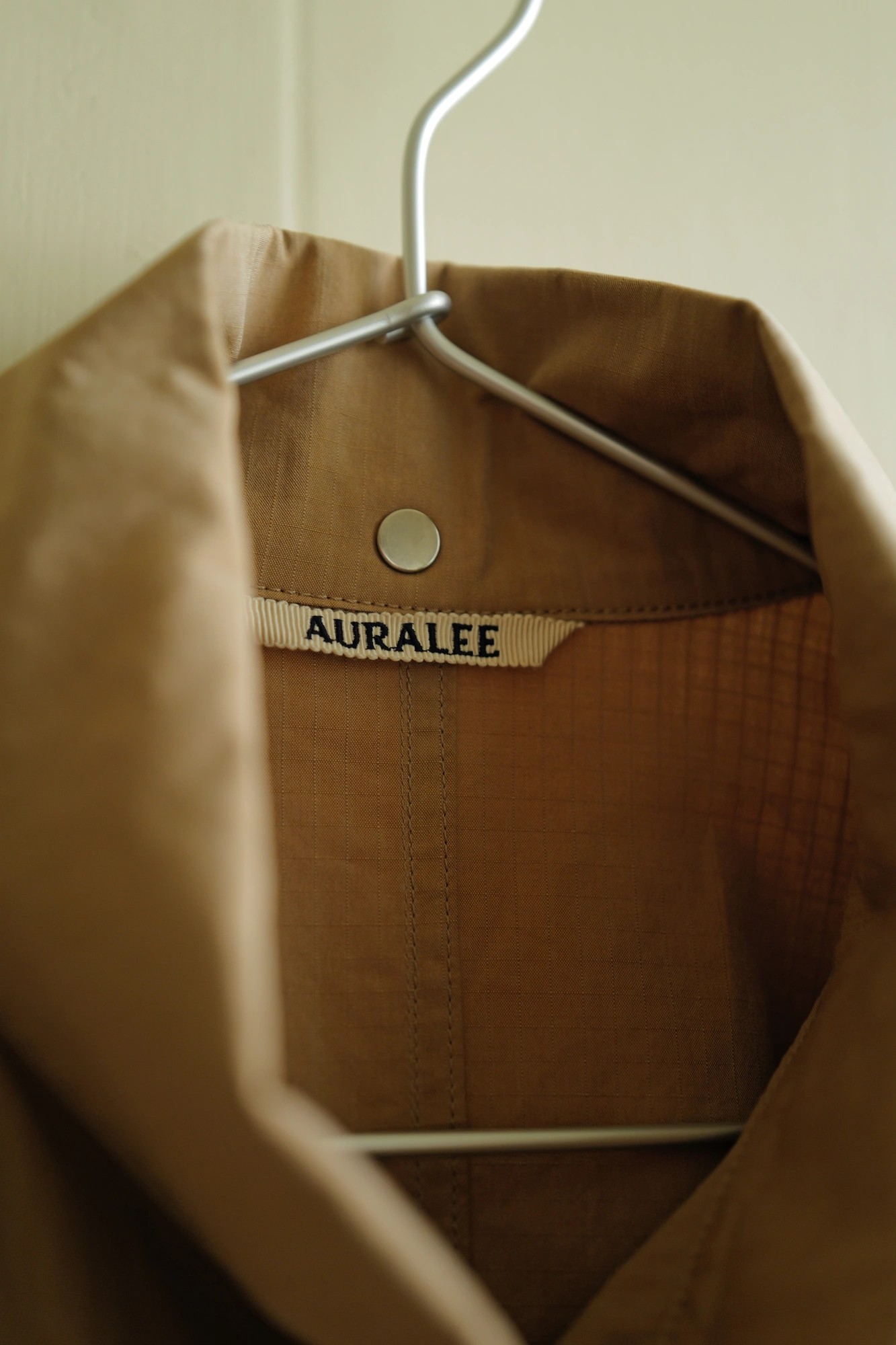 AURALEE Washed Finx Rips Top Chambray Big Field Blouson — 2