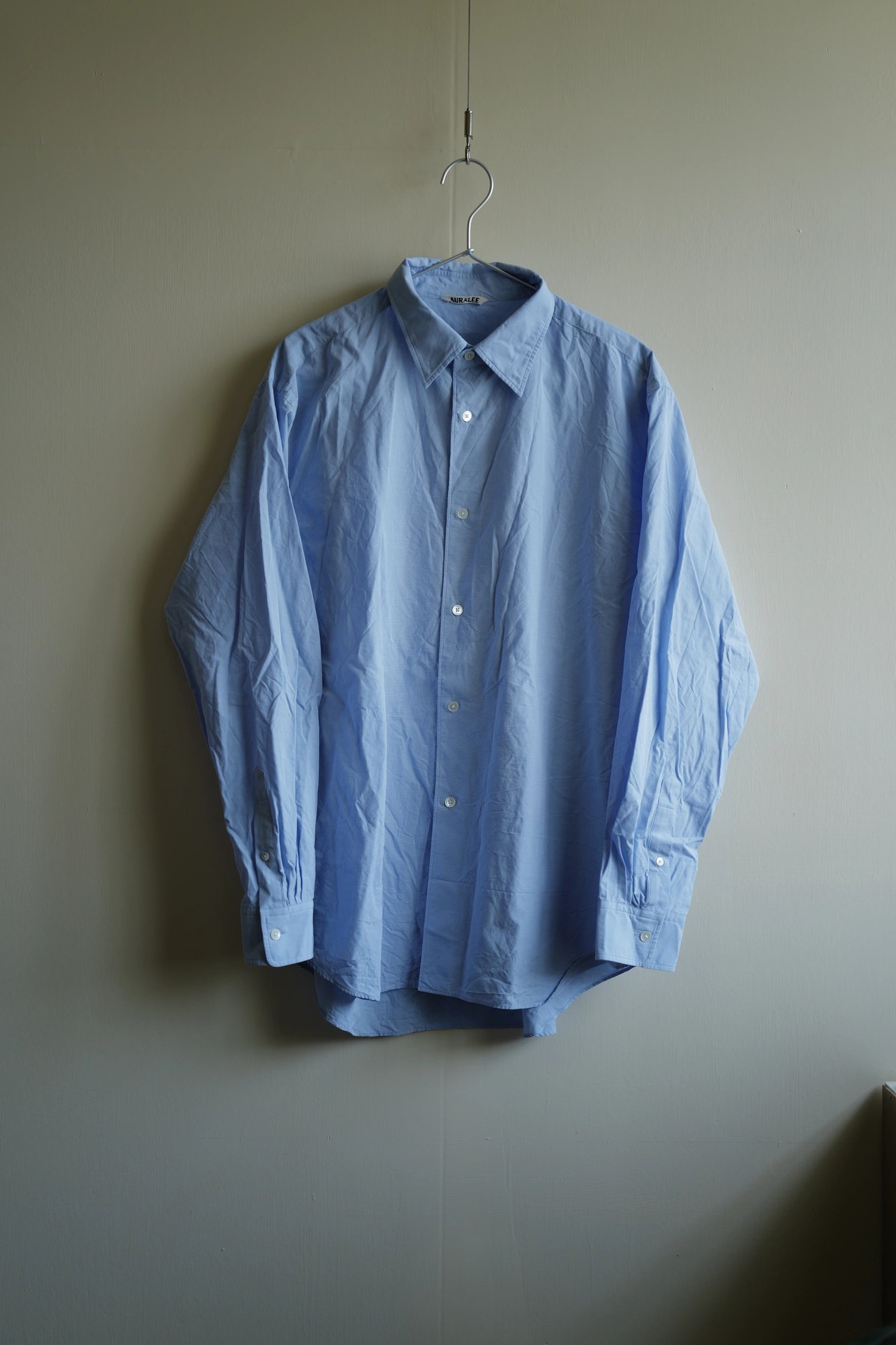 AURALEE Washed Finx Weather Chambray Shirt