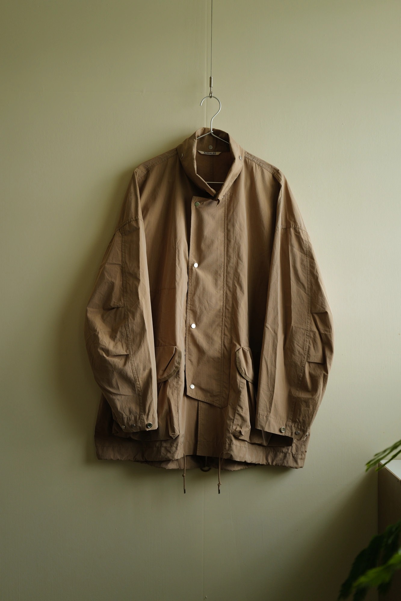 AURALEE Washed Finx Rips Top Chambray Big Field Blouson