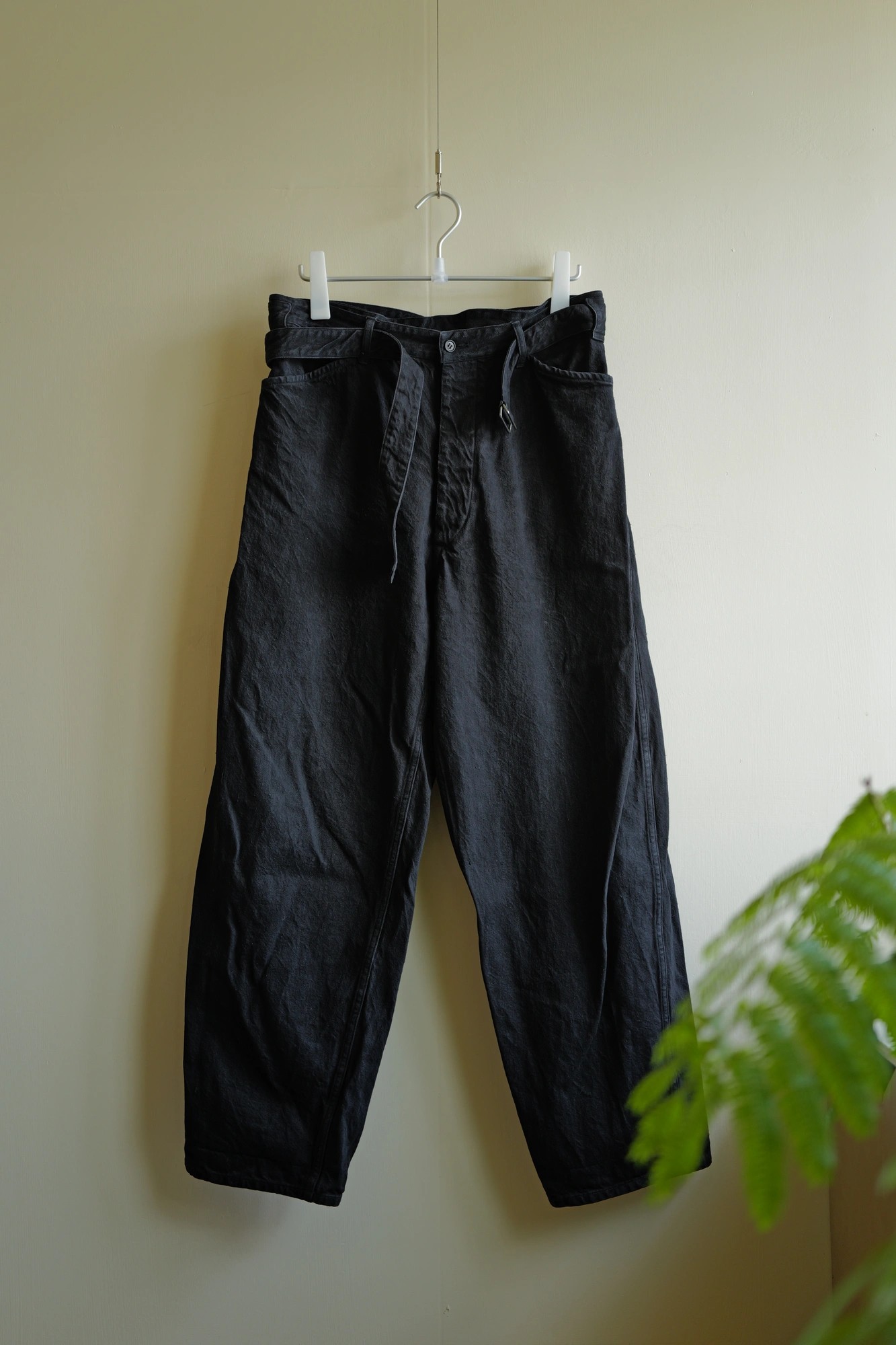 COMOLI Denim Belted Pants