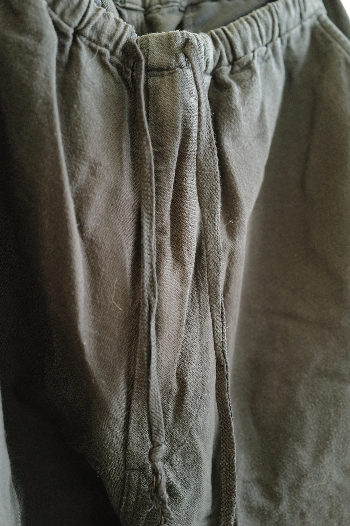 COMOLI Cotton Ducks Tapered Pants — 4