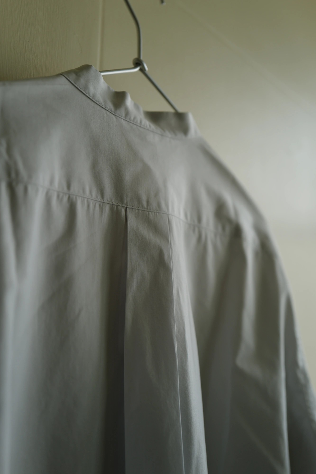 AURALEE Washed Finx Twill Band Collar Shirt UA 別注 — 5